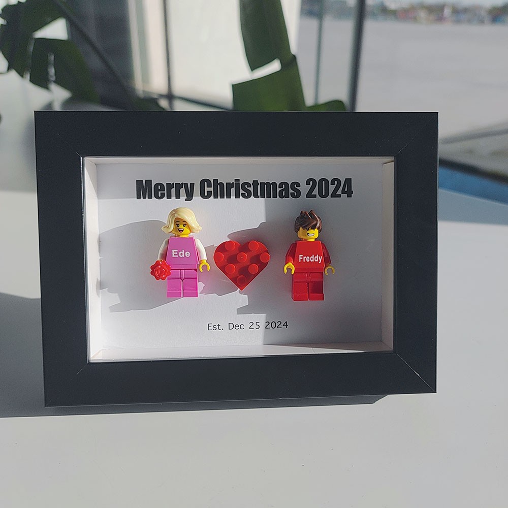 Erstellen Sie Ihren personalisierten Minifigurenrahmen mit Namensgravur für Paare