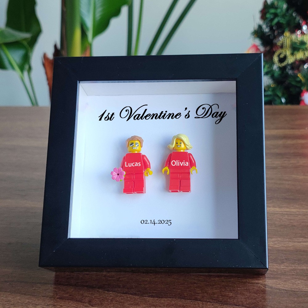Erstellen Sie Ihren personalisierten Minifigurenrahmen mit Namensgravur für Paare