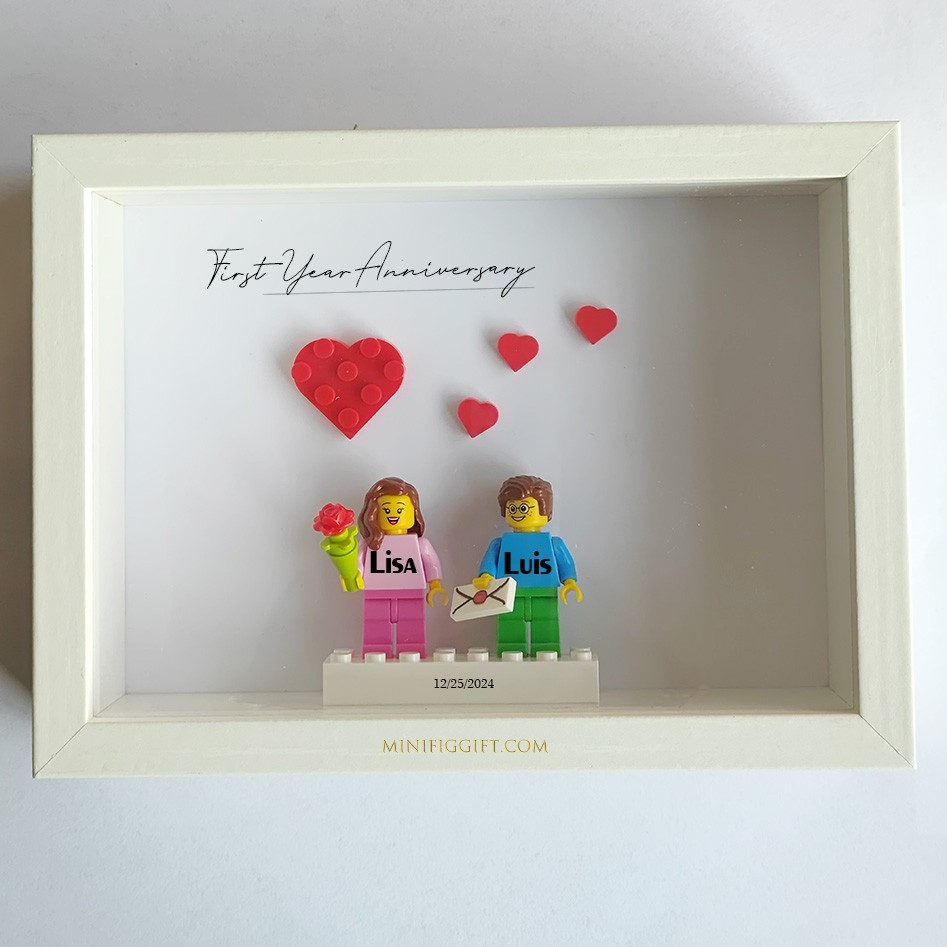 Erstellen Sie Ihren personalisierten Minifigurenrahmen mit Namensgravur für Paare