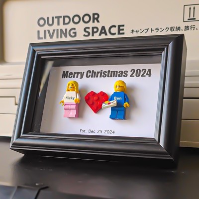 Erstellen Sie Ihren personalisierten Minifigurenrahmen mit Namensgravur für Paare