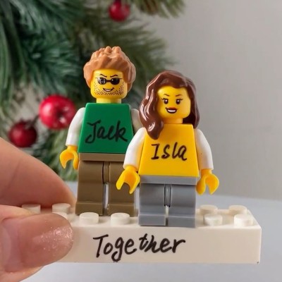 [Heute 50% Rabatt] Personalisierte Namensgravur Minifiguren auf personalisiertem Ziegel mit Haustieren als Geschenk