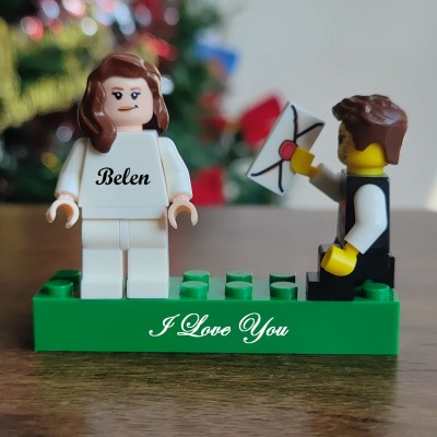 Personalisierte Namensgravur Minifiguren auf personalisiertem Ziegel mit Haustieren als Geschenk
