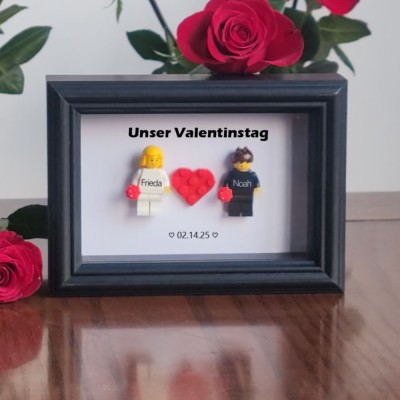 Erstellen Sie Ihren personalisierten Minifigurenrahmen mit Namensgravur für Paare